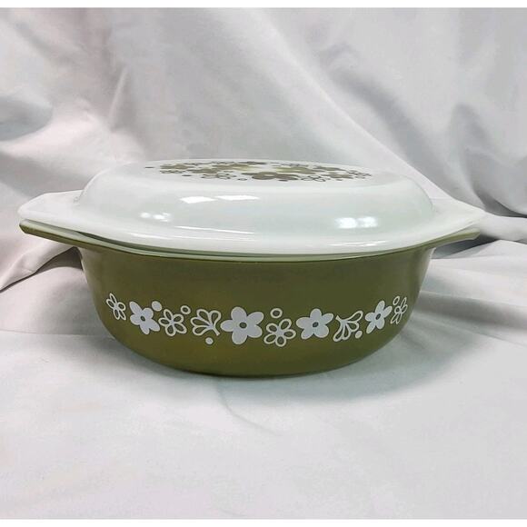 Vintage Pyrex Spring Blossom Green Crazy Daisy 1.5 Qt Oval Casserole with Lid - Picture 1 of 13